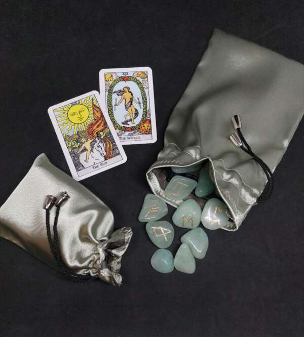 The pouch for Runes and Tarot Platinum
